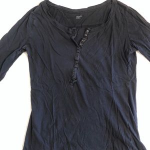 Quarter sleeve front button shirt